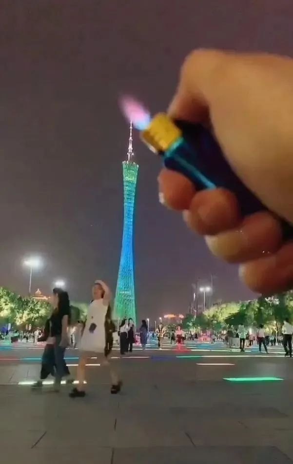 妹子窮的絲襪都破了！插圖22