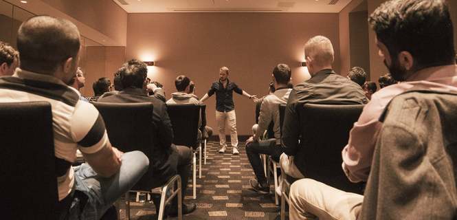 RSD 瓦倫蒂諾《隱形游戲》“精準(zhǔn)機(jī)翻”