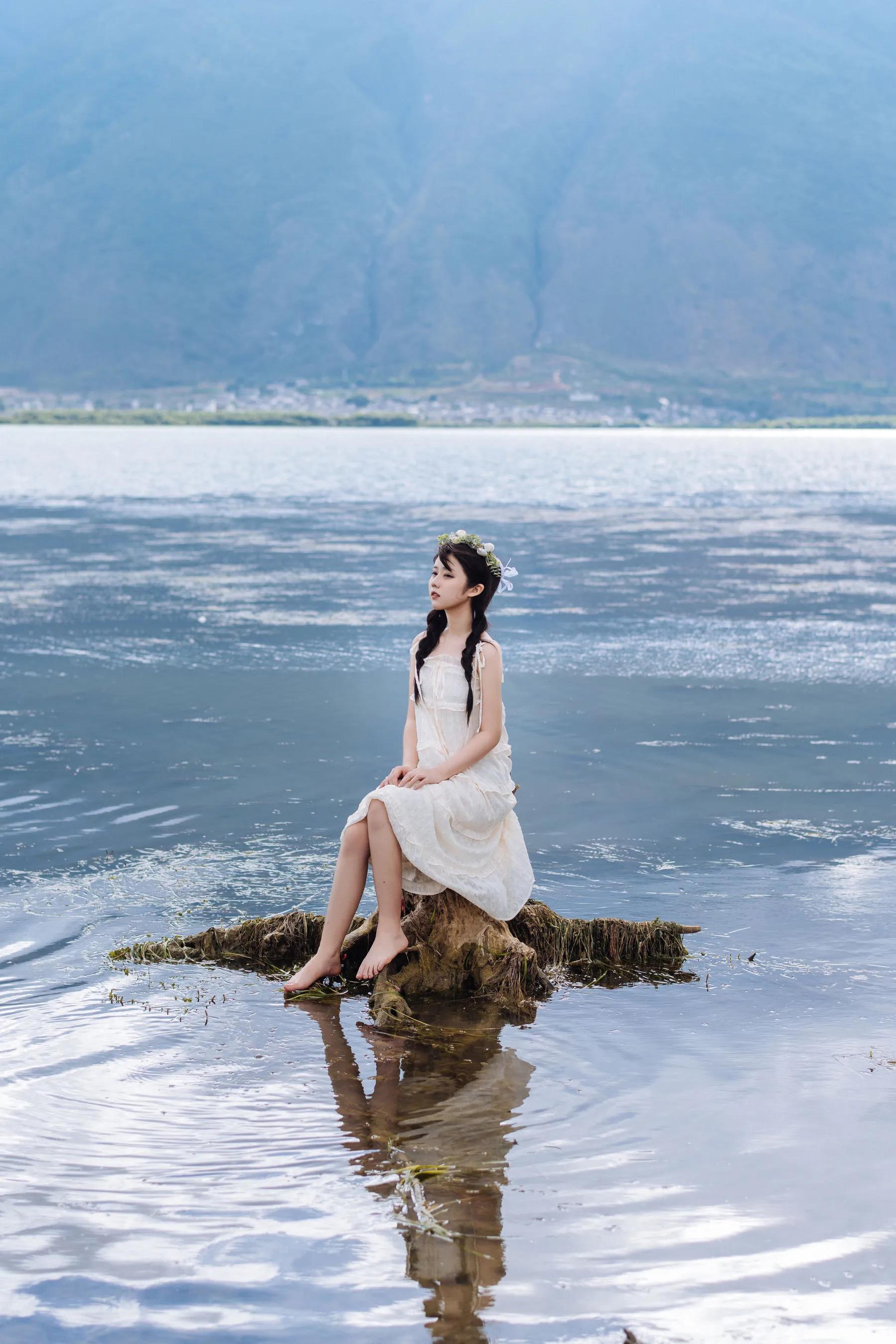 喵糖映畫 海邊姑娘（鏡醬）純色白裙，嚶嚶嚶插圖