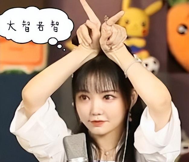 B站咬人貓回歸一姐，穿紅衣約爾跳宅舞，宅男：還是這么sao插圖6