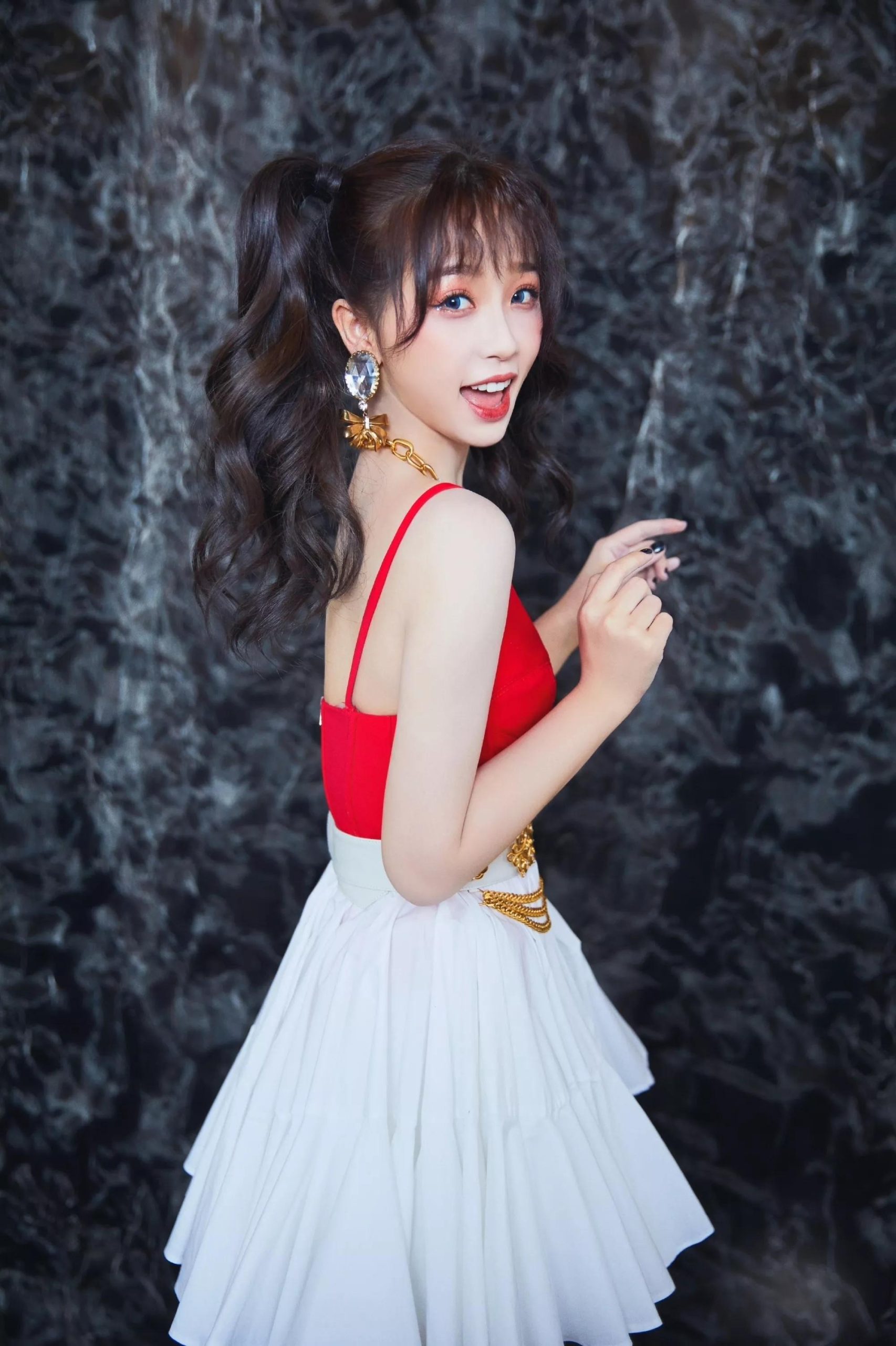 國(guó)內(nèi)地女演員、歌手 虞書(shū)欣美照欣賞