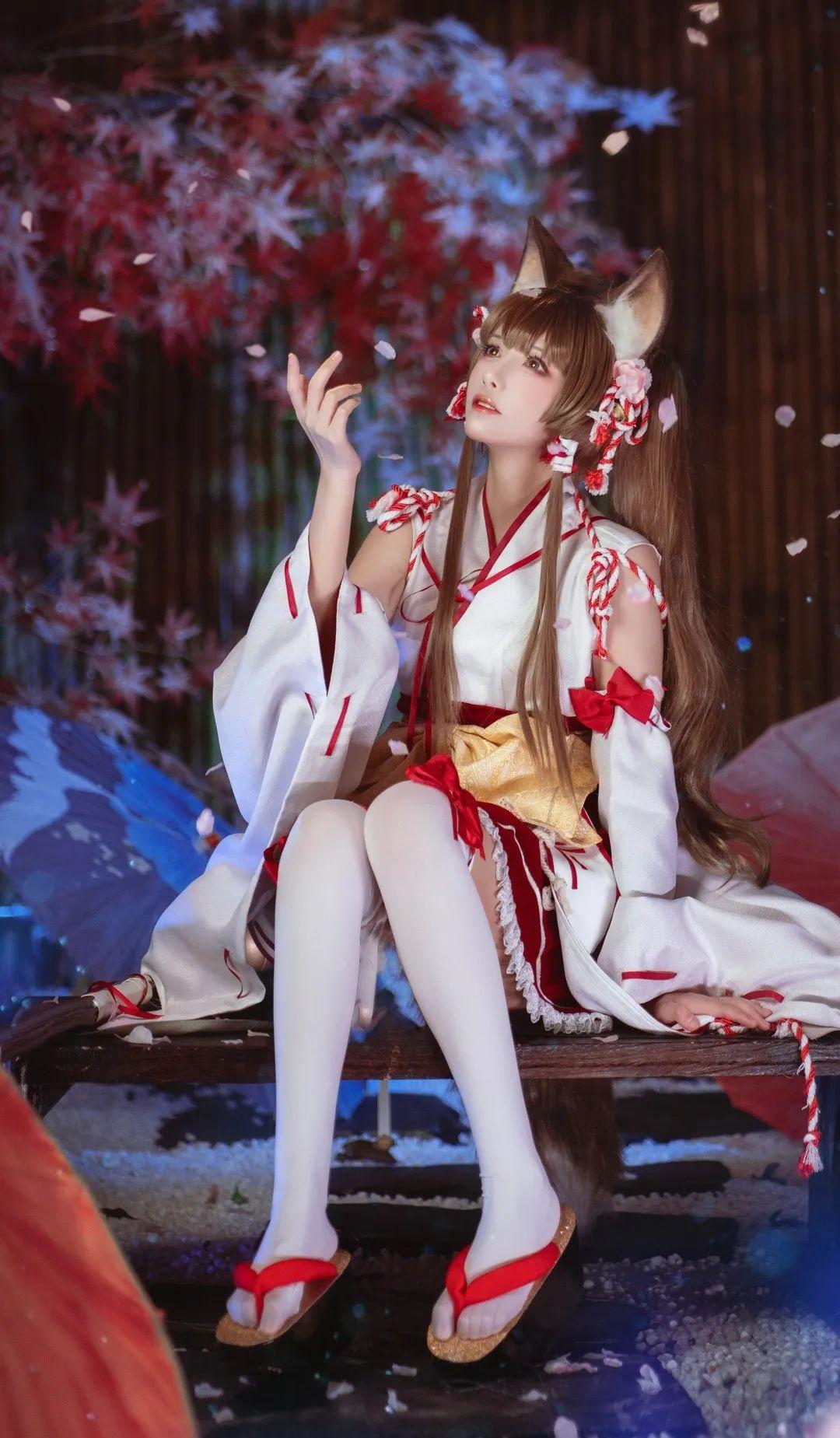 優莉娜，俏皮的巫女《盾之勇者成名錄：浪潮》插圖2